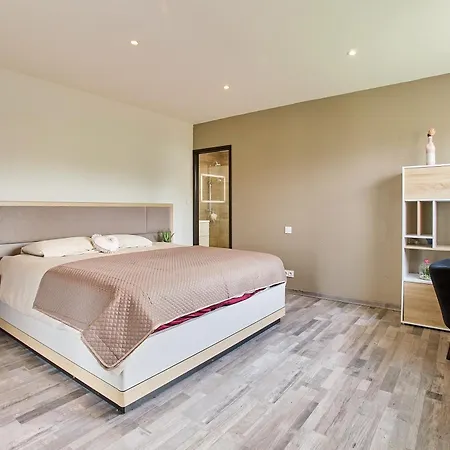 Ferienhaus Le Refuge De - Avec Piscine Privee